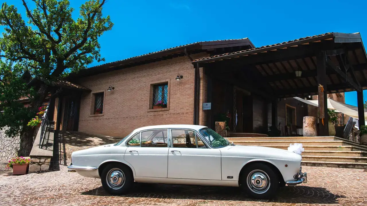 Vintage car at Seven Oaks entrance