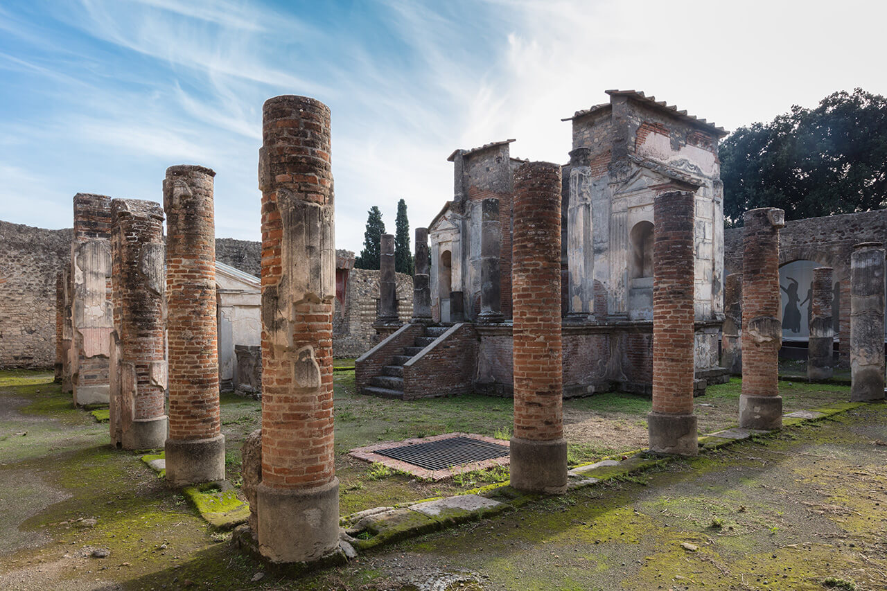 Ancient ruins Pompeii Italy guided tour small group