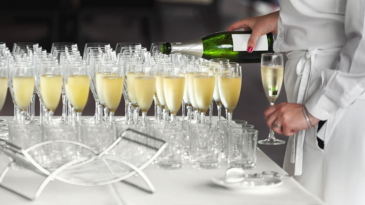 Welcome aperitivo — champagne glasses at Seven Oaks