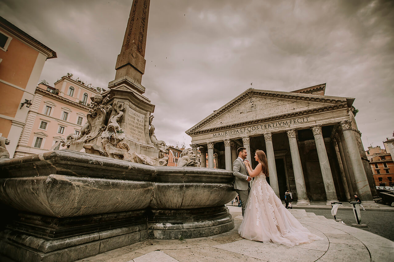 Couple at the Pantheon